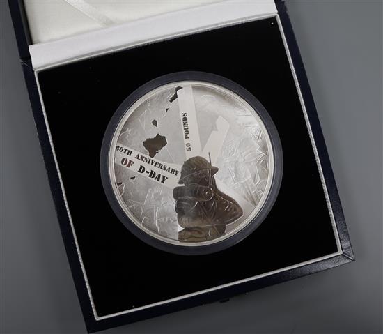 A Royal Mint 60th Anniversary D-Day Landings silver kilo proof like coin 2004, cased with certificate